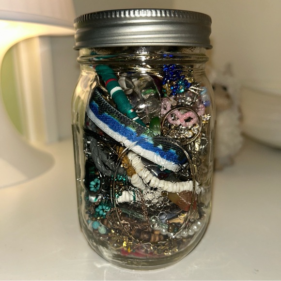 SOLD Mystery jewelry jar - Picture 4 of 4